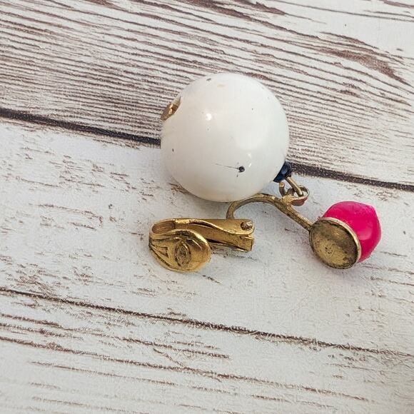 Vintage Clip On Earrings - Red & Off White Ball Dangle - Picture 5 of 10